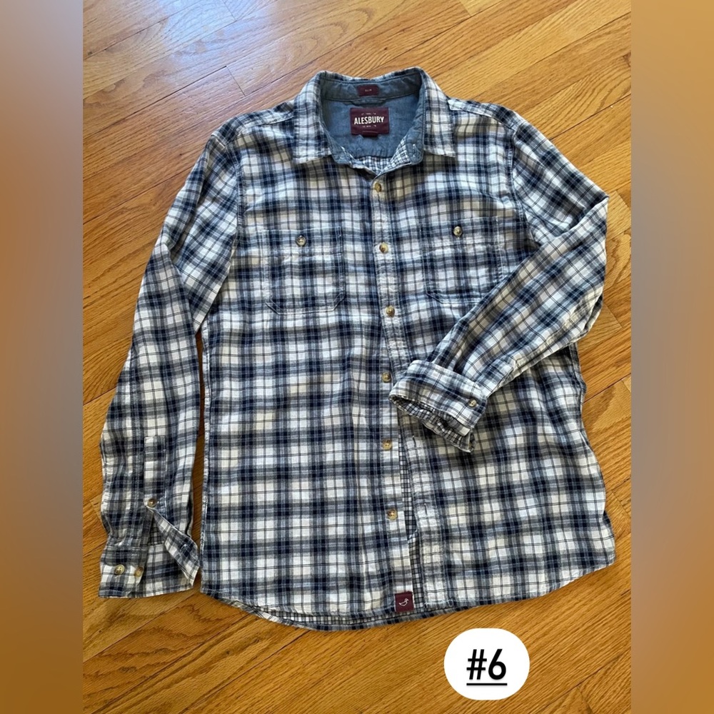Collared shirt. Slim fit. Size medium.